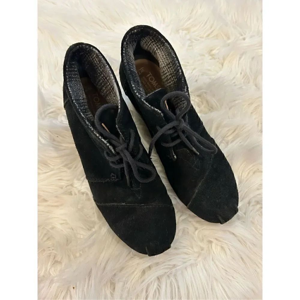 Toms lace up suede booties wedge size 7.5 round toe GUC